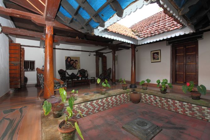 Courtyard lobby lounge