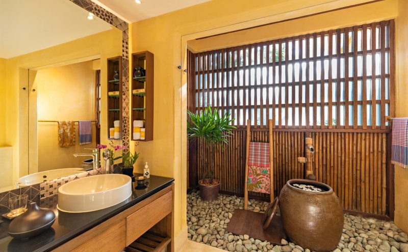 Deluxe bathroom