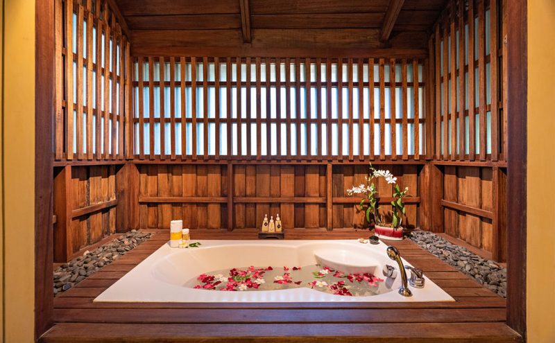 Deluxe premium bathroom tub