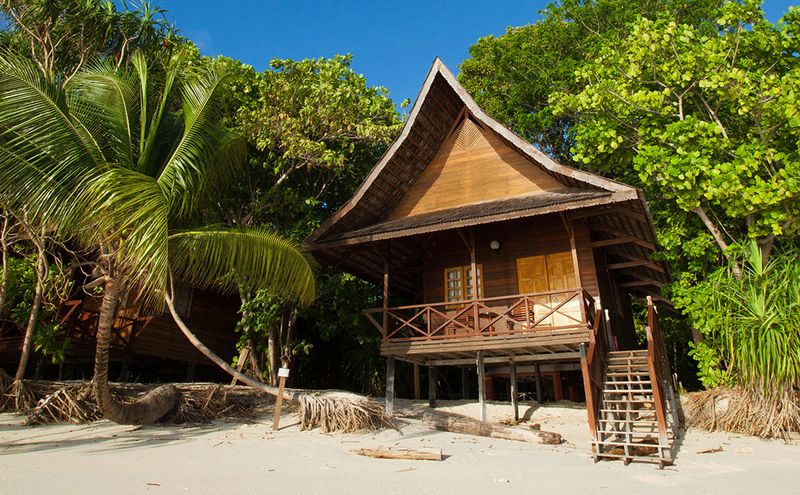 Lankayan chalet on the beach