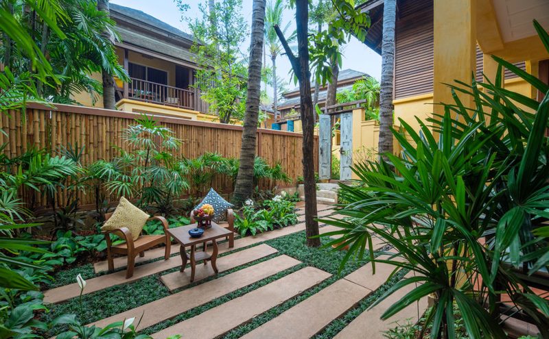 Deluxe premium courtyard garden