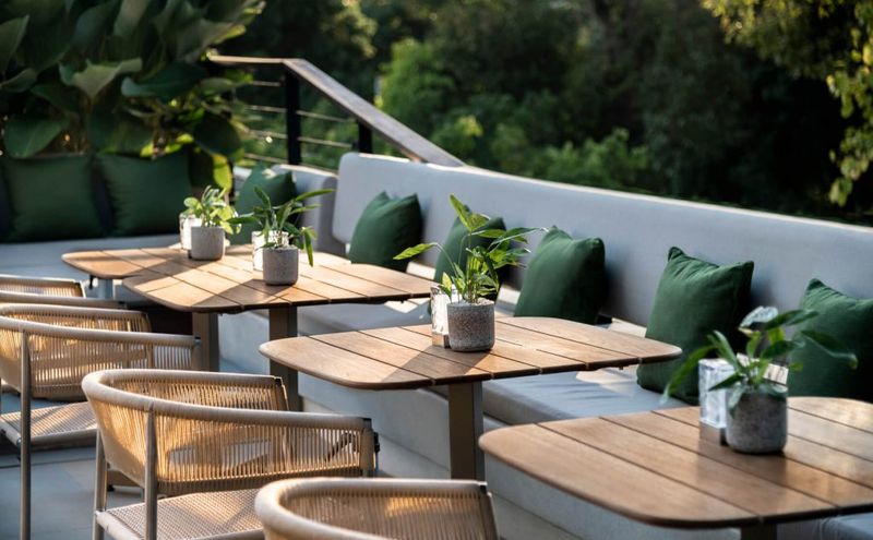 Al fresco seating
