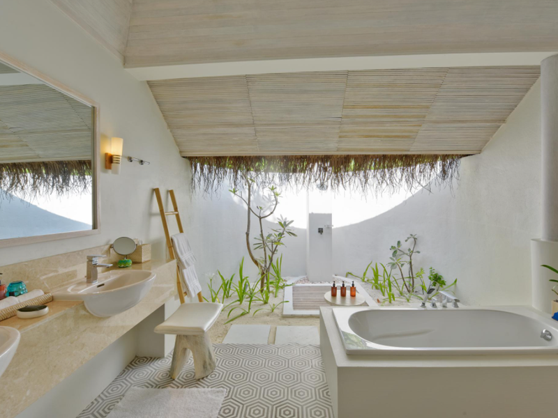Outdoor bathroom at Kanuhura
