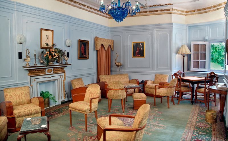 Traditional lounge