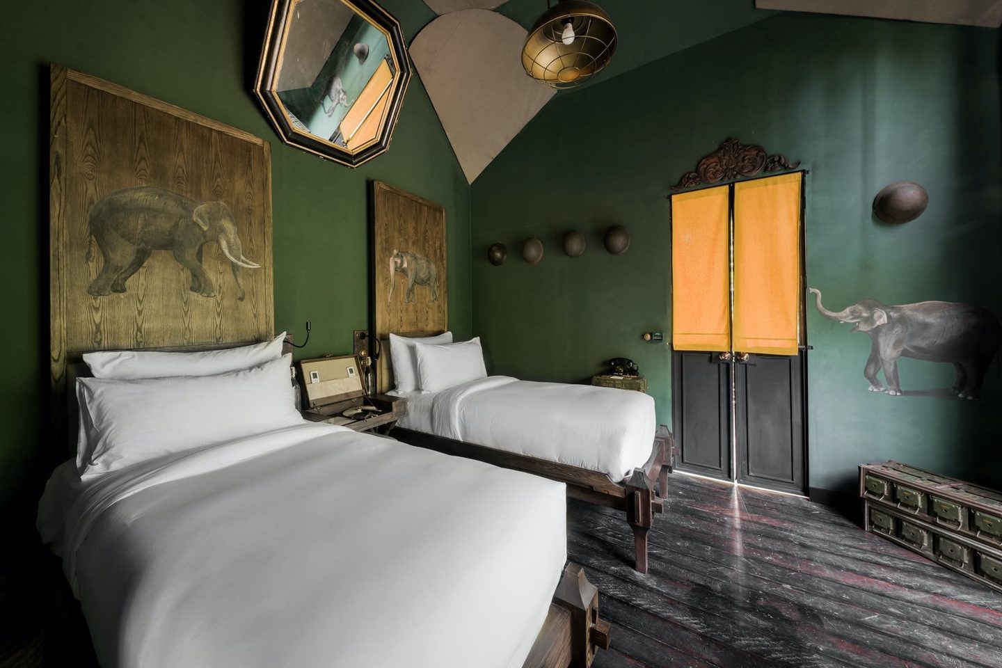 Twin bedroom with elephant decor at Shinta Mani Wild