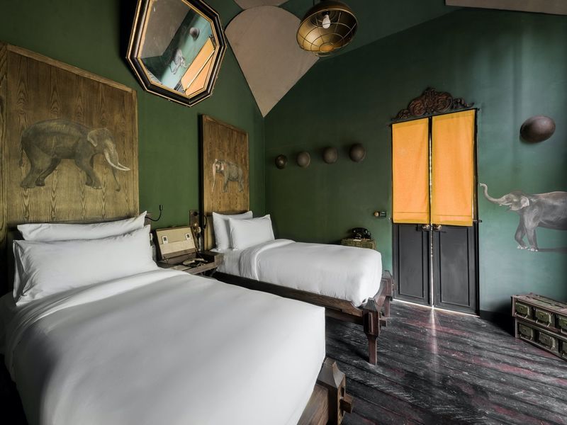 Twin bedroom with elephant decor at Shinta Mani Wild