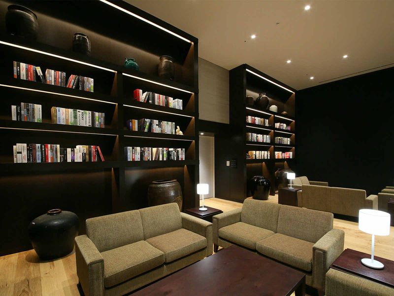 Library lounge at Gracery Shinjuku