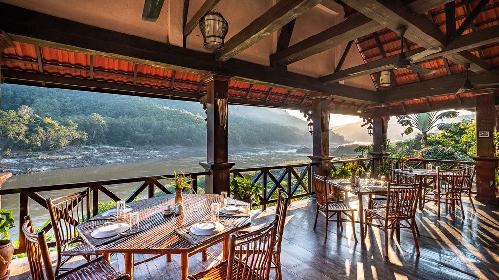 Al fresco dining at The Sanctuary Pakbeng Lodge