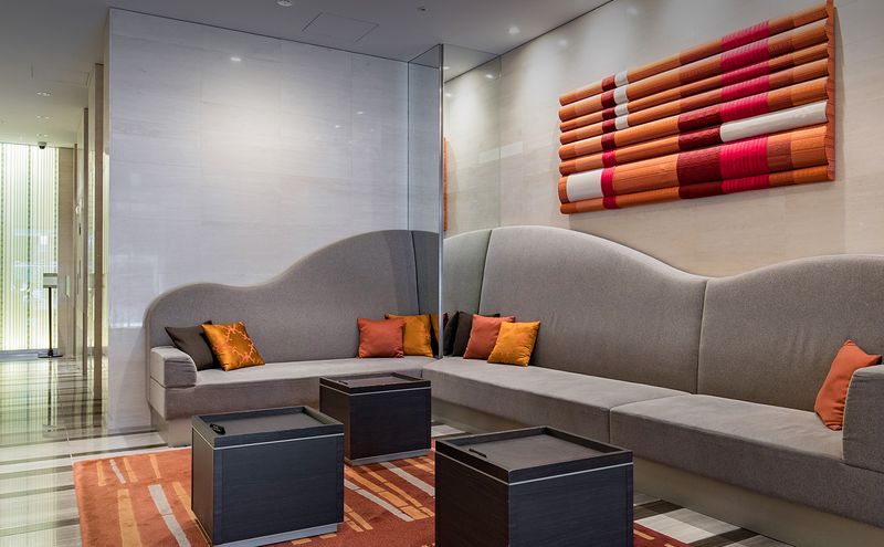 Lobby lounge