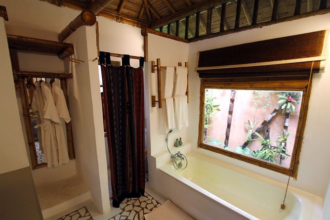 Mountain Cottage bathroom