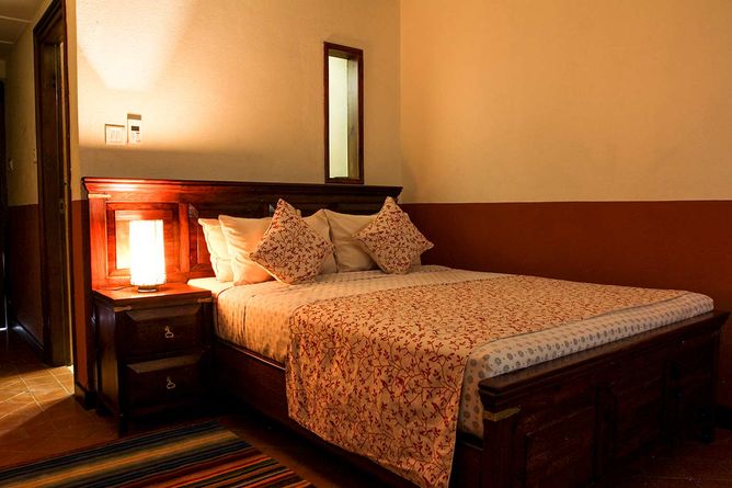 Queen room