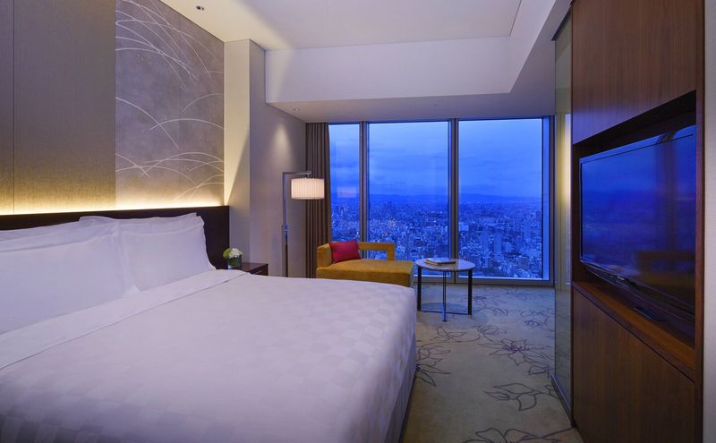 Queen guest room