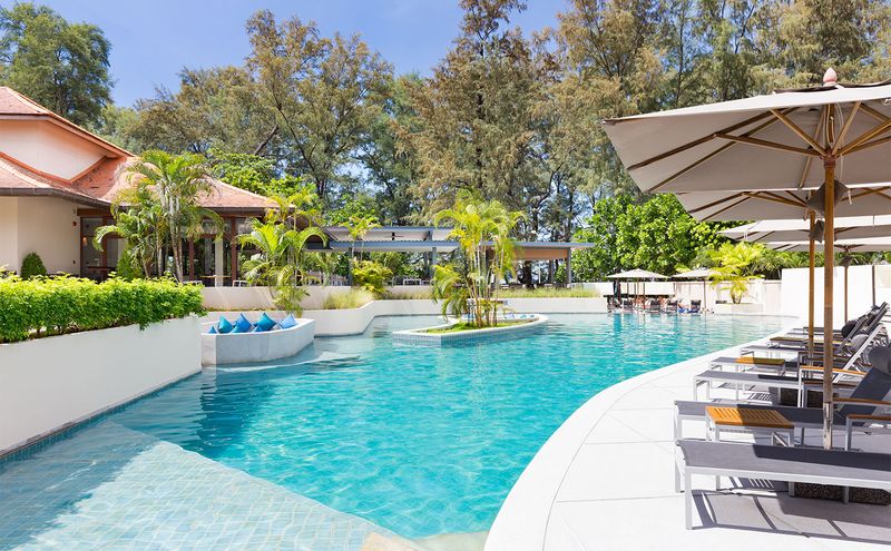 Pool & sun terrace