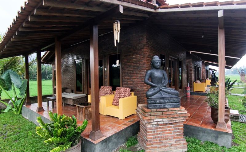 Rooms with private outdoor seating