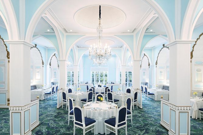 Traditional dining at the Oudhyana restaurant