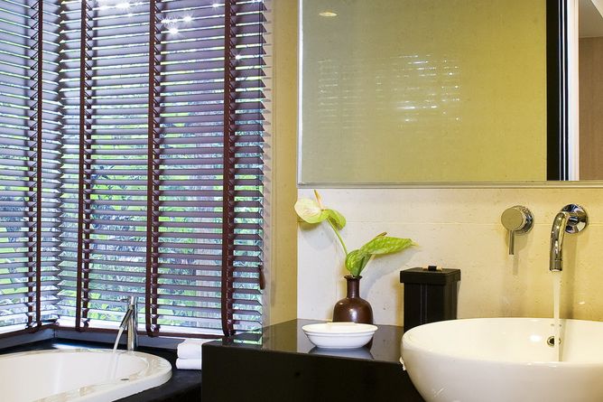 En-suite bathroom