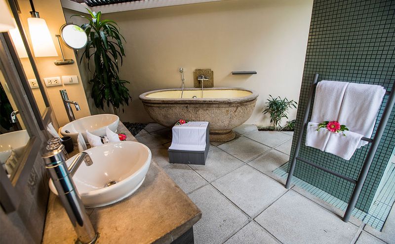 Pool Villa bathroom