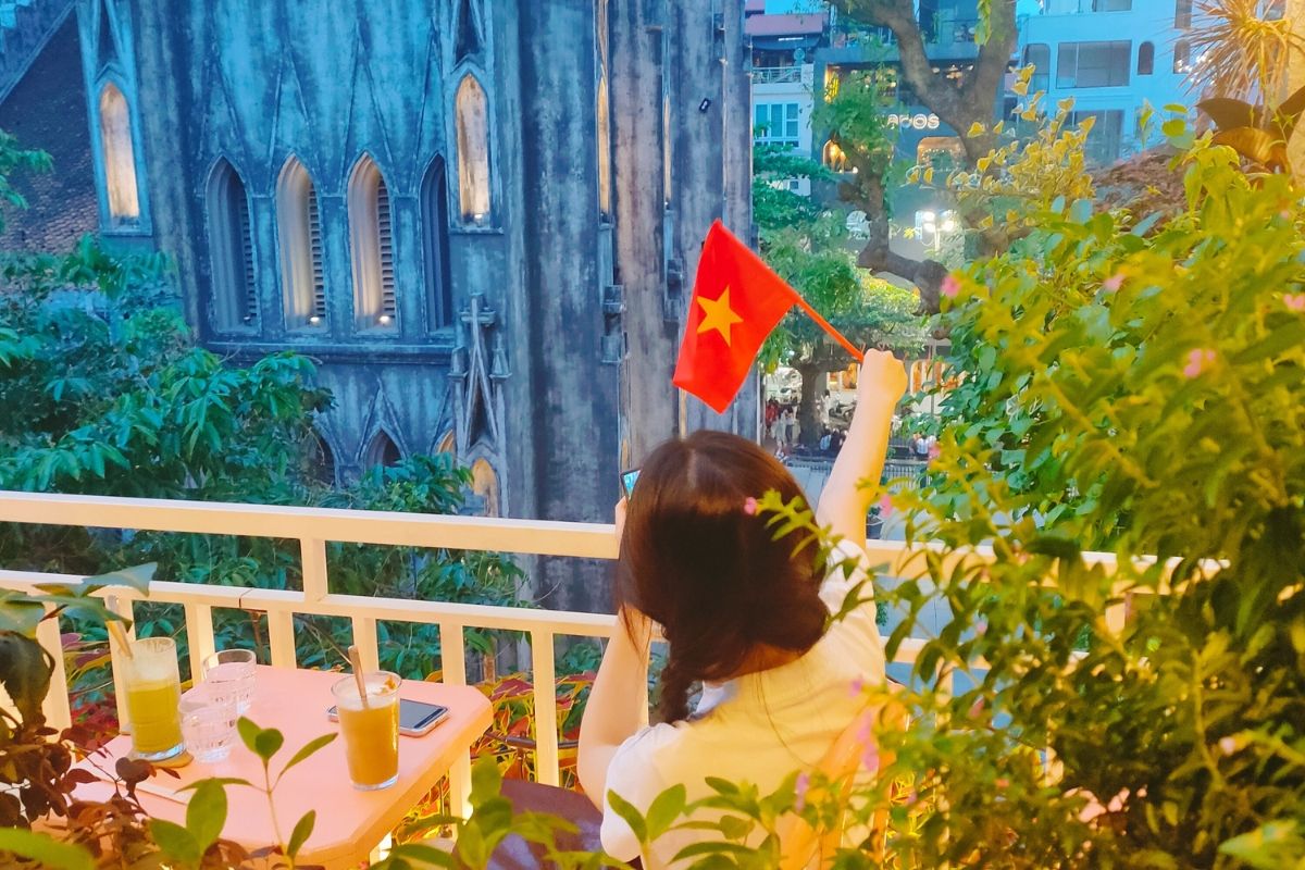 Girl in Hanoi 