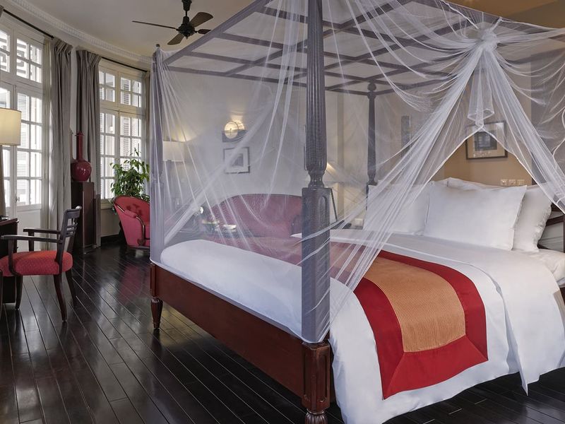 Four-poster bed at Azerai la Residence
