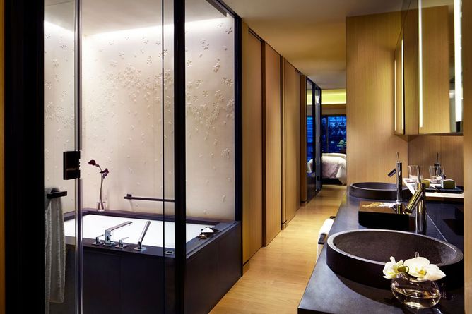 Luxury king bathroom