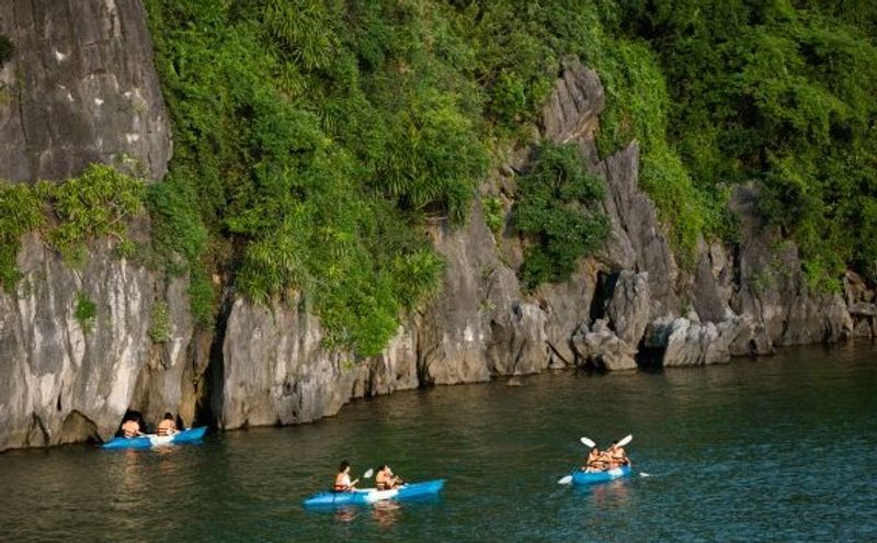 Kayak the hidden coves