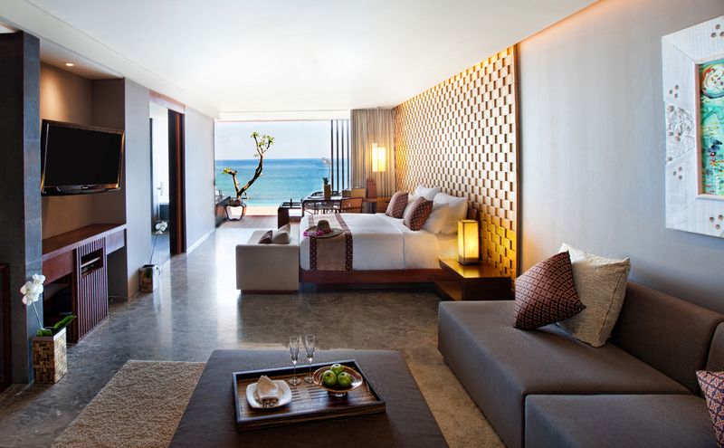 Ocean Front Pool Suite