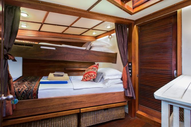 Triple cabin