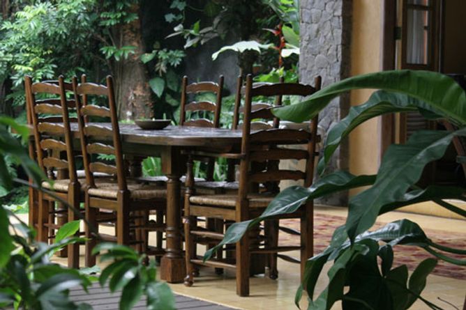 Outdoor dining