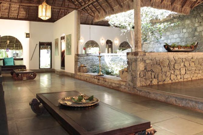 Lobby lounge