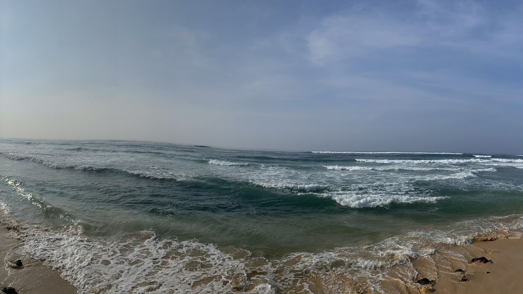 Waves coming onto the beach in Sri Lanka