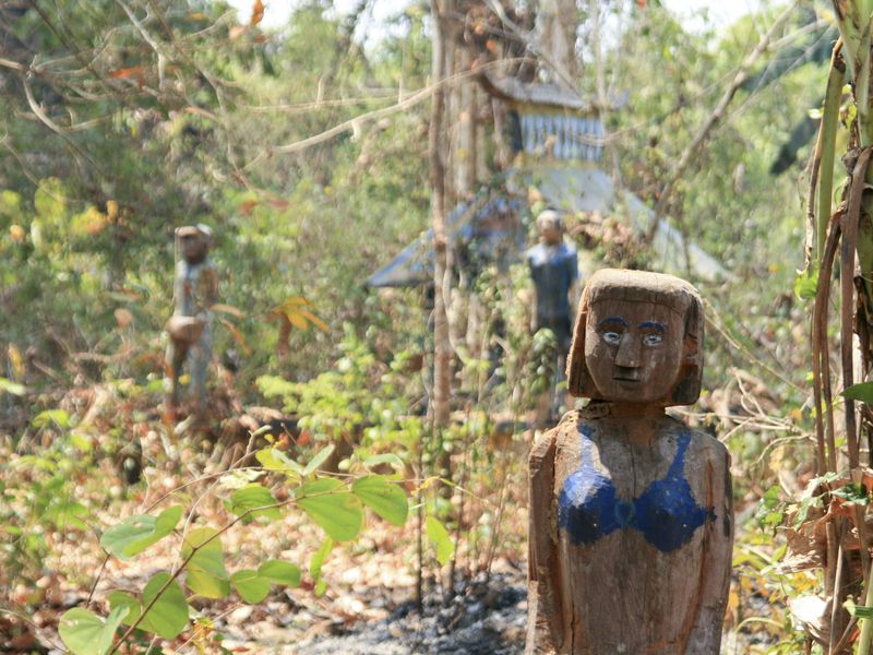 Jarai community graves