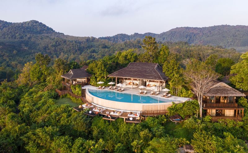 The Hilltop pool & restaurant