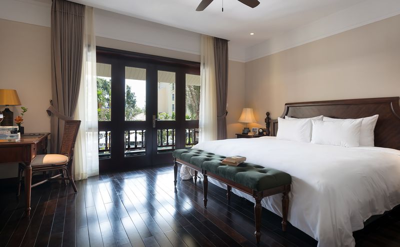 Suite with balcony, Club Wing
