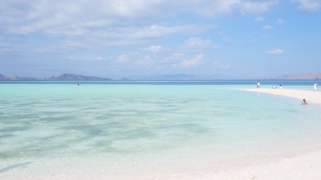 deserted shorelines cruising in Indonesia