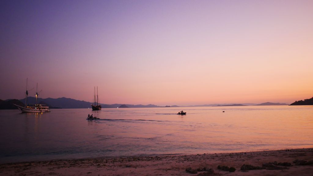 Sunset SeaTrek cruise Indonesia