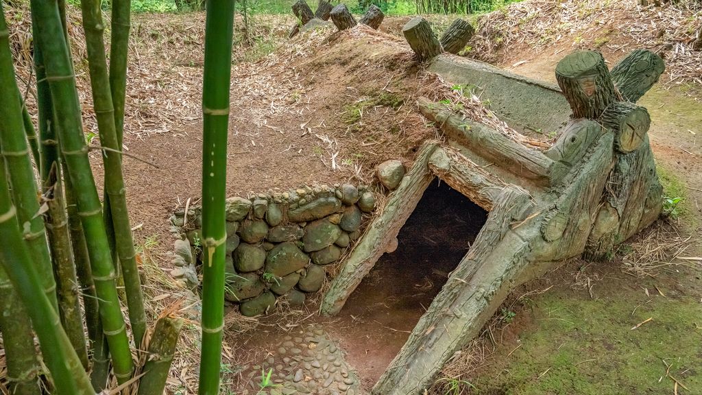 Vinh Moc tunnels