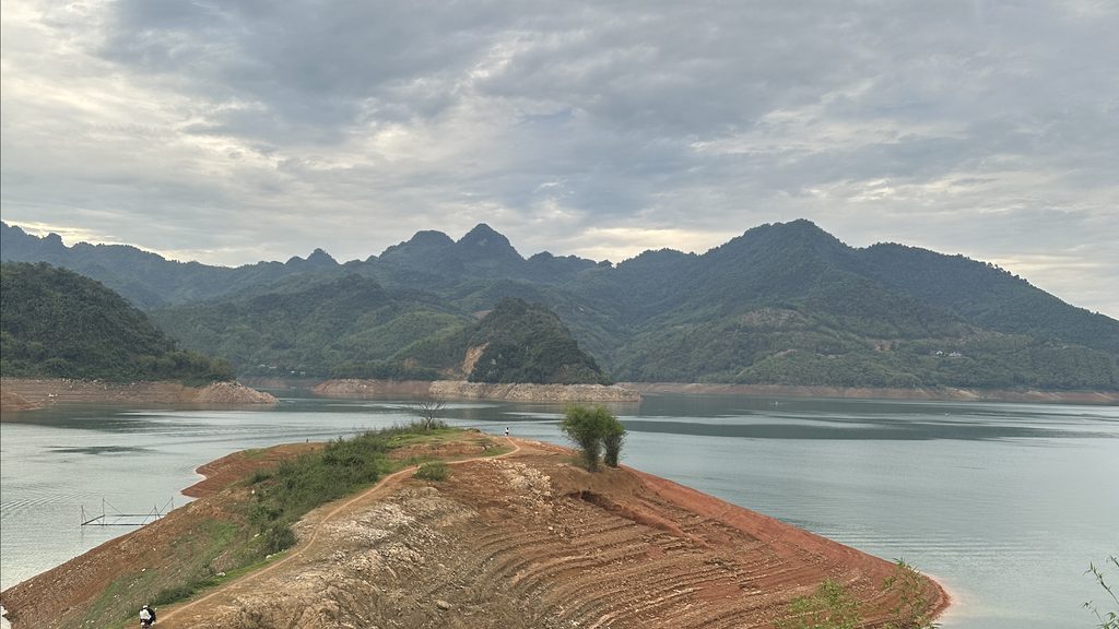 Hoa Binh Lake Mai Chau