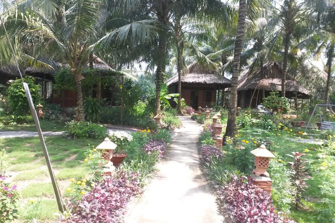 Coco Riverside Lodge