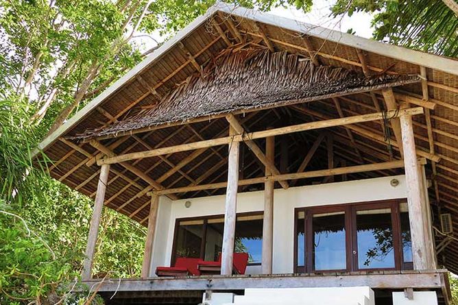 Traditional-style bungalow