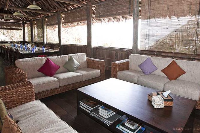 Lounge and reading area