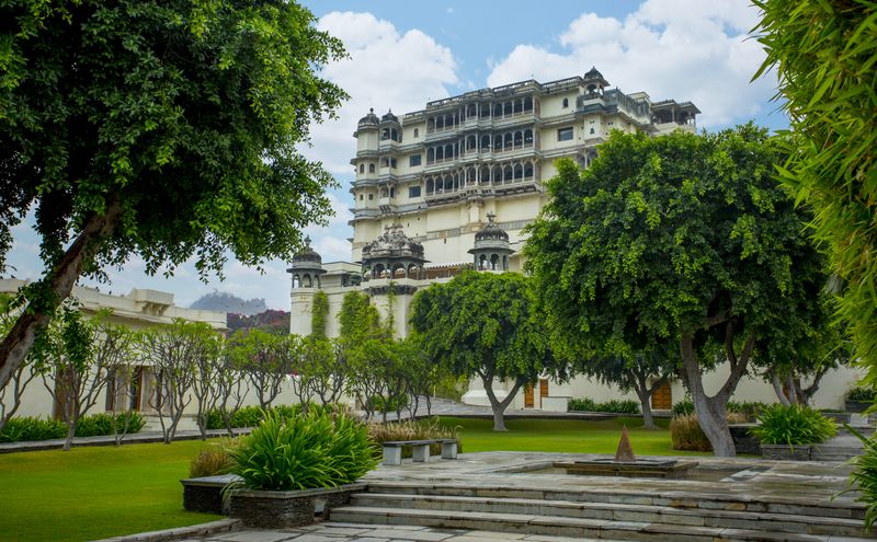 Raas Devigarh & gardens