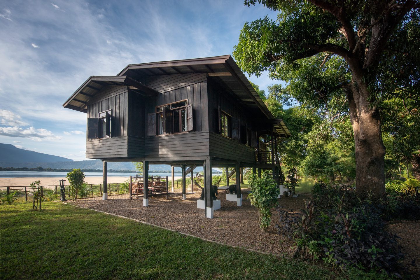Mekong view bungalow at La Folie