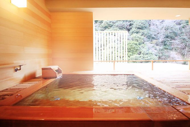 Private chartered hot spring