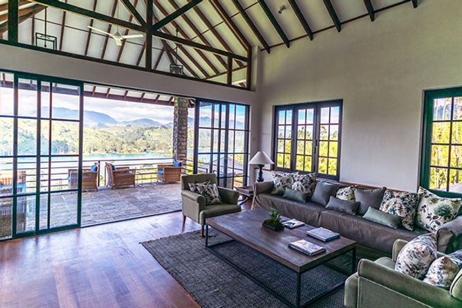 Spacious lounge