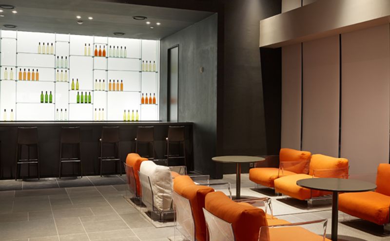 Lounge bar
