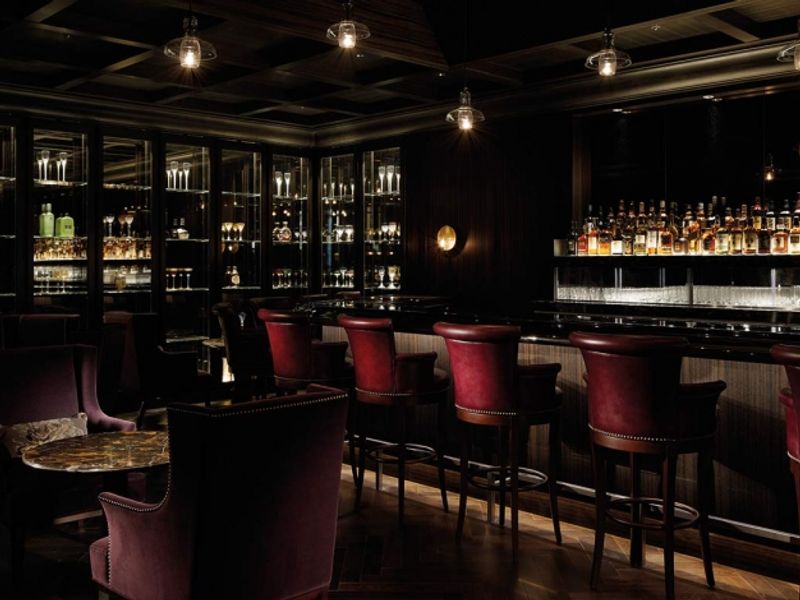 Bar at Palace Hotel Tokyo