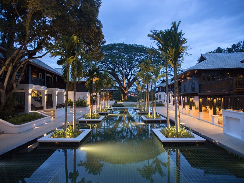 Pool at night at Na Nirand