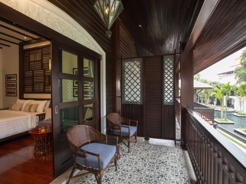 Bedroom with balcony at Na Nirand