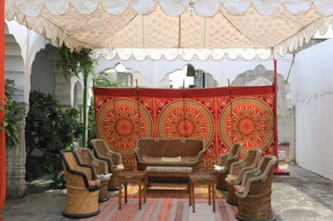 Outdoor lounge