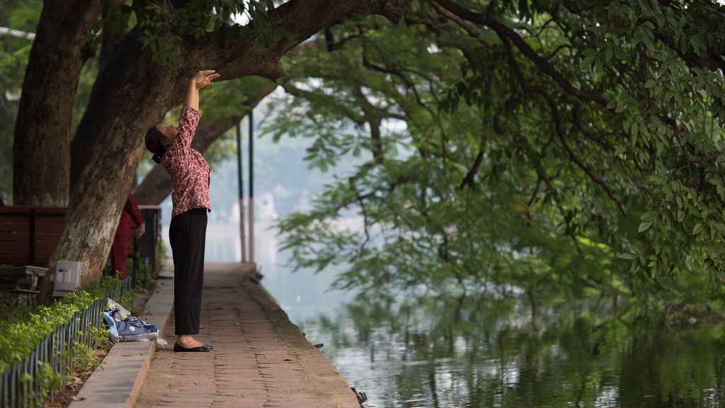 Morning tai-chi Hanoi